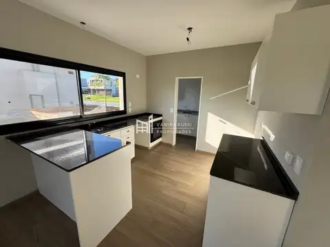 CASA EN VENTA - BARRIO RIBERAS, PUERTOS DEL LAGO