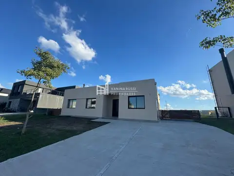 CASA EN VENTA - BARRIO RIBERAS, PUERTOS DEL LAGO