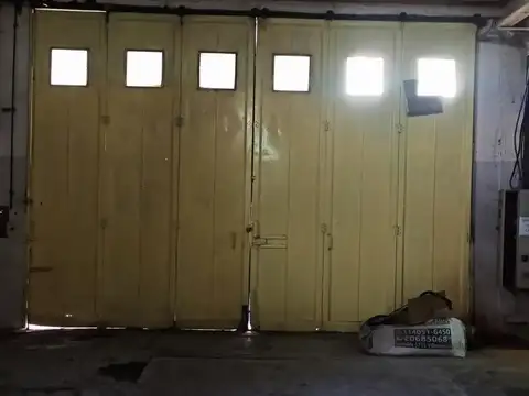 DEPOSITO EN PB CON ENTRADA CAMION + DOS PISOS DE OFICINAS. TOTAL 1524 M2. MADARIAGA 600 AVELLANEDA.