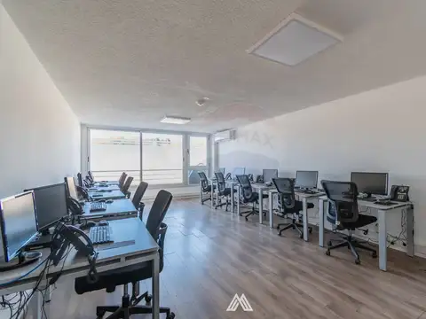 VENTA DE OFICINA  GARAGE PARQUE BATLLE  RENTA 7%