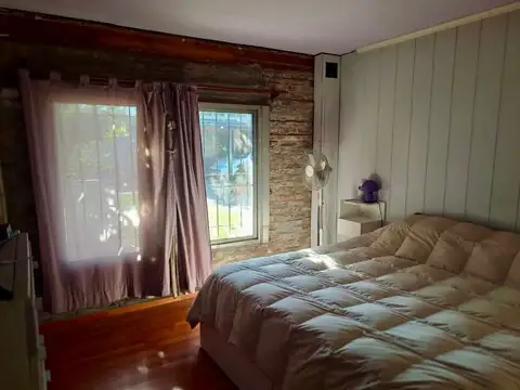 CASA 3 AMBIENTES VENTA GARAJE Y AMPLIO PARQUE