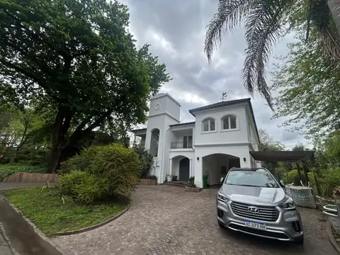 Casa en Alquiler Temporal con 2 cocheras