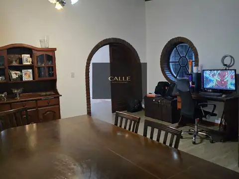 Casa 5 ambientes con 2 baños