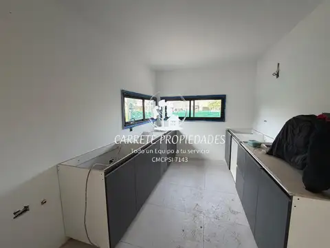 Casa en Venta con 3 cocheras