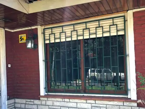 Casa 5 ambientes con 1 baño