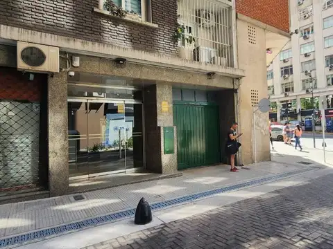 Cochera a la venta cubierta San Nicolás Catalinas