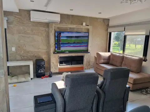 Casa 5 ambientes con 2 baños