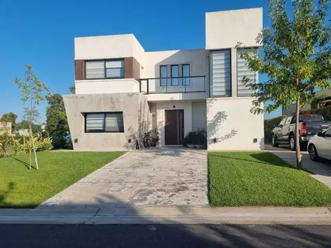 Venta Casa 5 amb Santa Lucia Pilar del Este