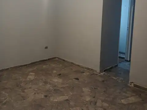 Av 64 6000, Piso 1