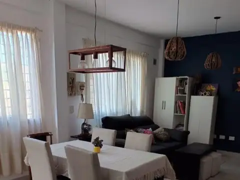 Departamento en venta - 2 Dormitorios 2 Baños - Cochera - Lanús