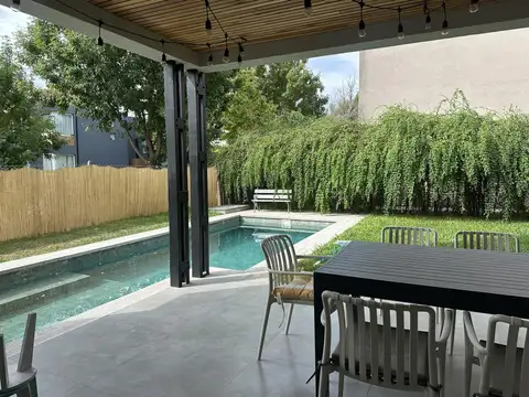 Casa en Venta con 4 cocheras