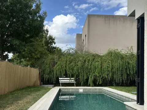 Casa 4 ambientes con 4 baños