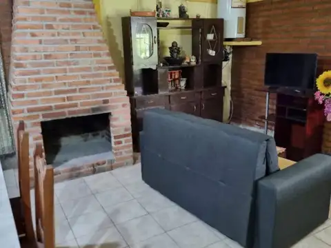 Casa 4 ambientes con 1 baño