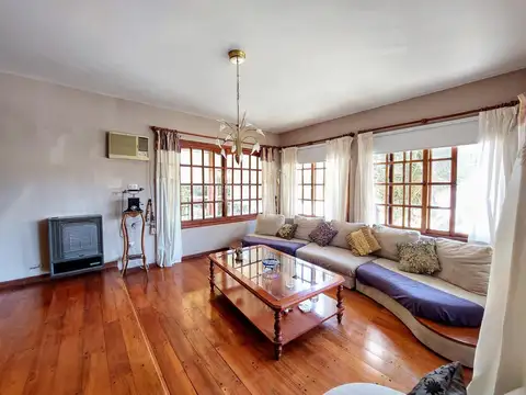 Casa en Venta con 3 cocheras