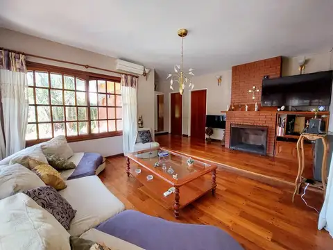 Casa 4 ambientes con 3 baños