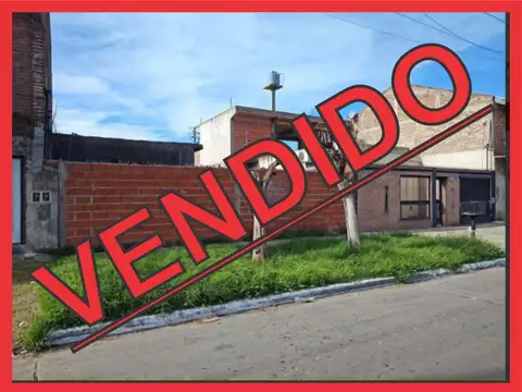Lote con mejoras en venta en centro de Gregorio de Laferrere