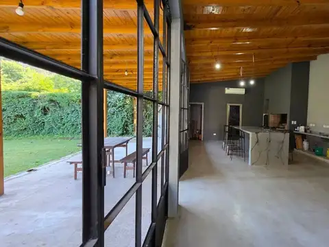 Casa en Venta con 3 cocheras