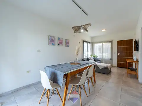 Casa 4 ambientes con 2 baños