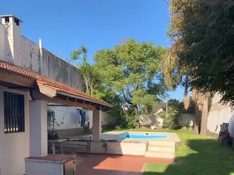 Casa en Venta con 2 cocheras
