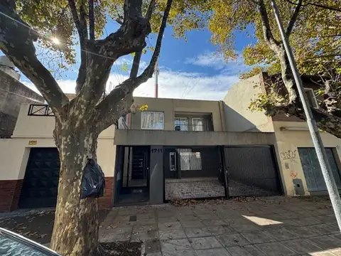 EN VENTA MONOAMBIENTE TIPO CASA 1 PISO. APTO CREDI