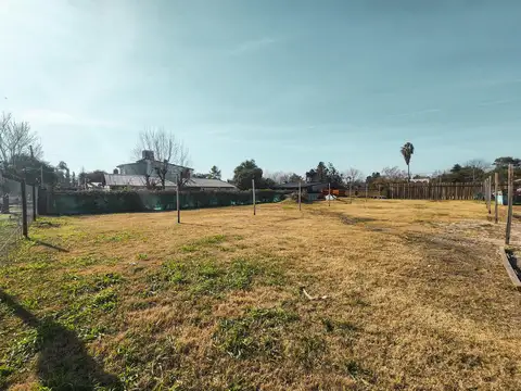 Terreno de 375m² en barrio San Alberto de Funes