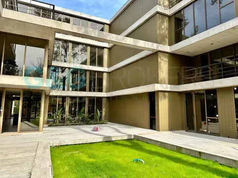 Oficina en Alquiler con 1 cochera