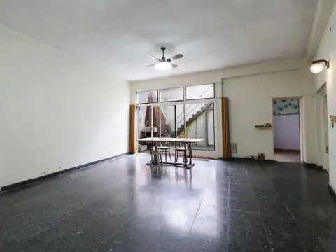 VENTA CASA EN ESQUINA 4 AMB TERRAZA Y PATIO