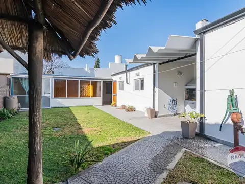 CASA EN VENTA EN GONNET
