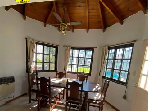 Venta Casa Ramos Mejia con Pileta y 6 Ambientes