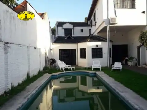 Venta Casa Ramos Mejia con Pileta y 6 Ambientes
