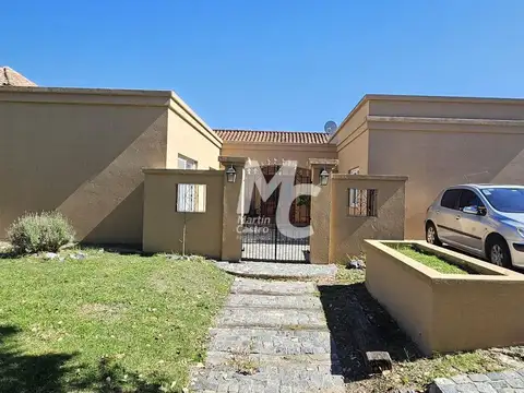Casa en Venta con 2 cocheras