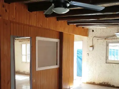 VENTA CASA INTERNA EN GODOY CRUZ A REFACCIONAR