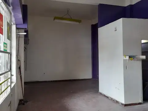 LOCAL EN aALQUILER 40 M2 .CERCA DE LA PLAZA DE VILLA PARQUE -CASEROS-ZONA MUY TRANSITADA