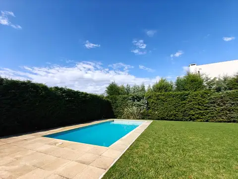 Casa 4 ambientes con 3 baños