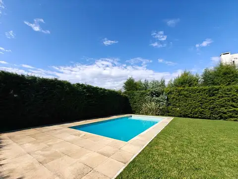 Casa en Venta en Pilar del Este - Santa Guadalupe, USD 215.000