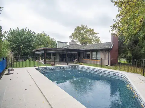 Oportunidad por Sucesión en Náutico Escobar – Casa en una planta con pileta, jardín y galeria