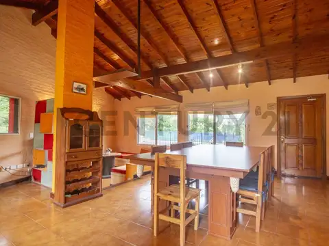 Casa en Venta con 4 cocheras