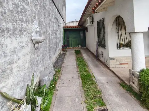 Casa 2 ambientes con 1 baño