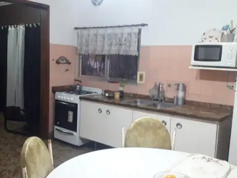 Casa 2 ambientes con 1 baño