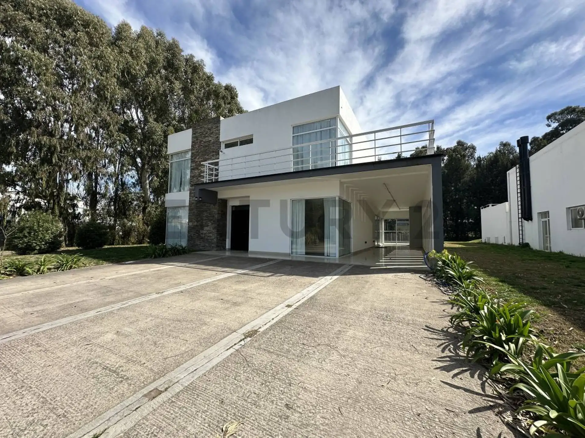 VENTA CASA 4 AMBIENTES CON DEPENDECIA PILETA RUMENCO
