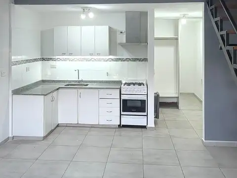 Depto Tipo Casa en Alquiler en Villa Luro, $ 700.000