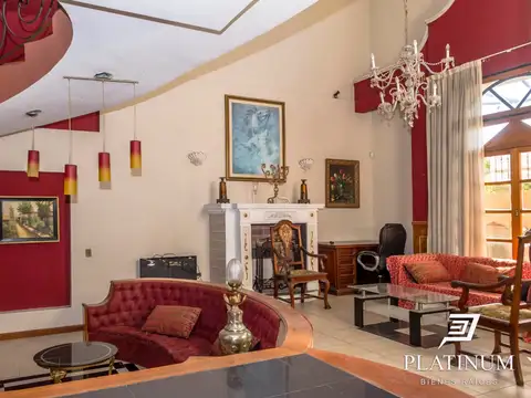 Casa en Venta con 2 cocheras