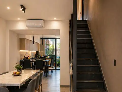 Casa en Venta con 3 cocheras
