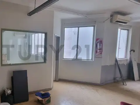 VENTA DEPARTAMENTO 4 AMBIENTES 130m2 - IDEAL PARA REFACCIONAR A VIVIENDA/OFICINA