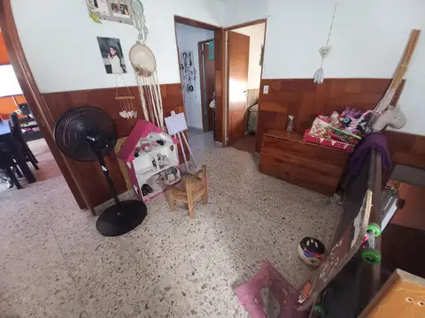 Casa 6 ambientes con 2 baños
