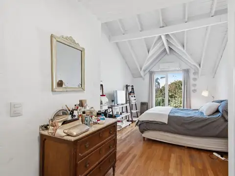 Casa 5 ambientes con 4 baños
