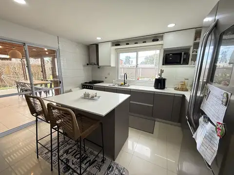 Casa 5 ambientes con 2 baños