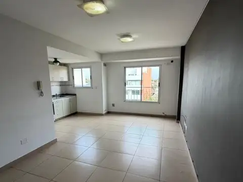 ALQUILER - Departamento de 2 amb. al contra frente
