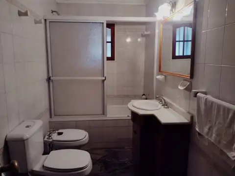 Casa En Venta De 2 Plantas 4 Dormitorios . Haedo 580 Muñiz