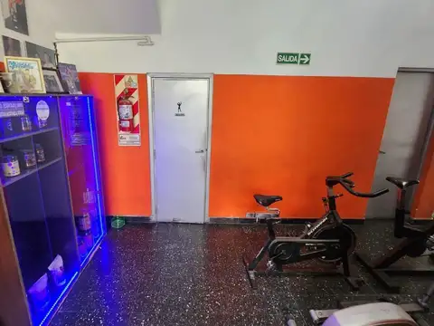 Local a metros de Av. Hipolito Irigoyen